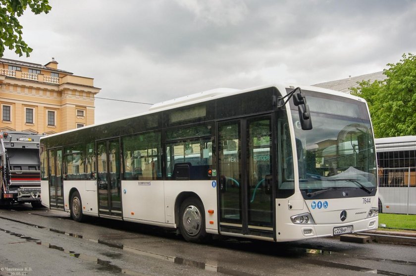Автобус mercedes-benz conecto