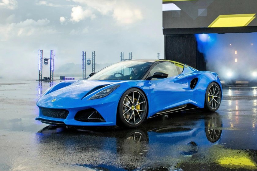 Лотус Эмира 2022