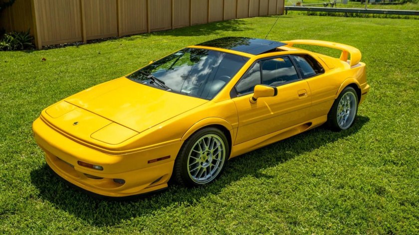 Lotus Esprit v8