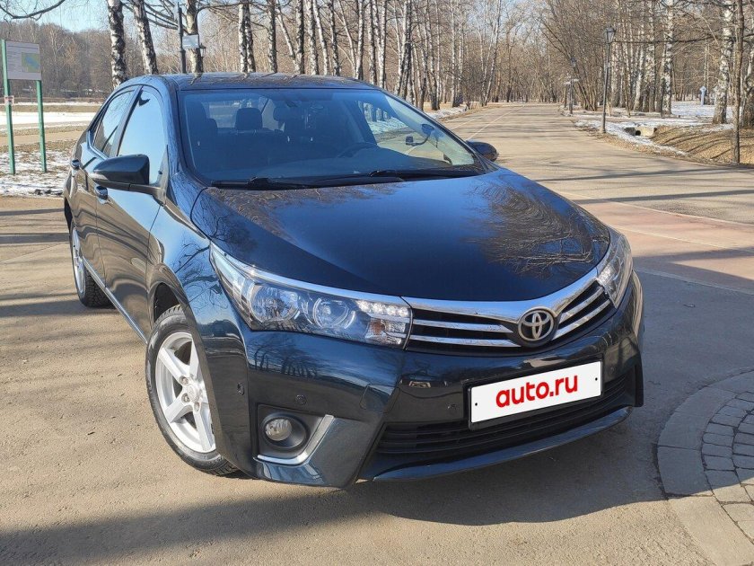 Серая тойота королла