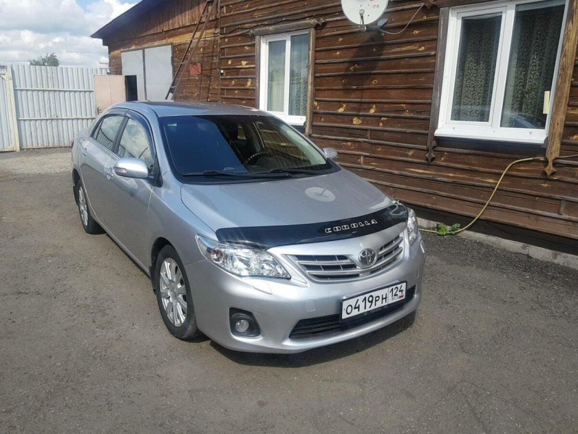 Тойота Королла 2010 года