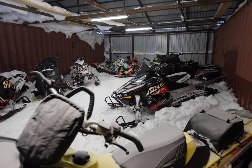 Гараж для снегохода