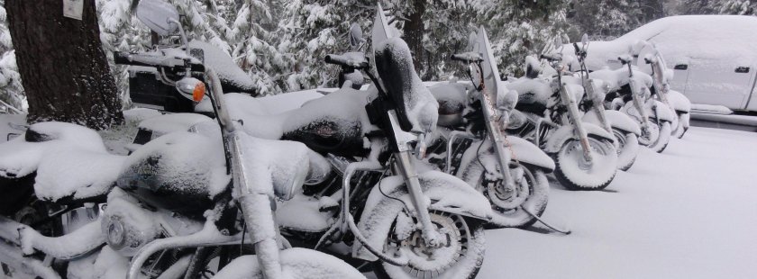 Мотоцикл из снега