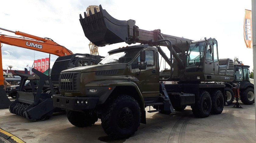 Экскаватор планировщик UMG е210ts