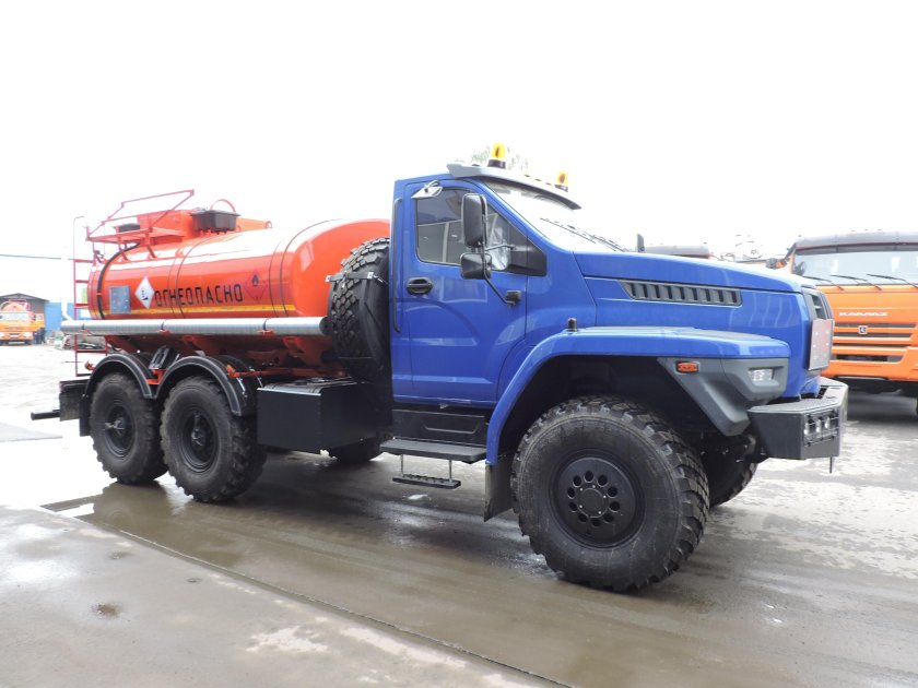 Урал Некст 5557 Автотопливозаправщик