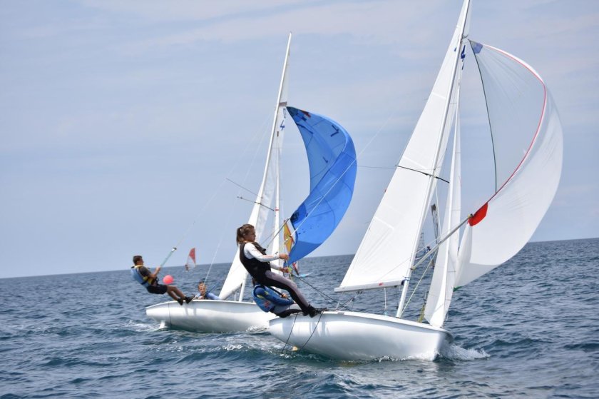 Парусная яхта спорт