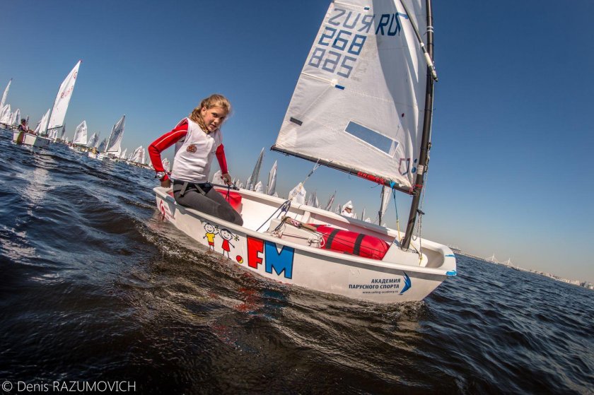 Парусный швертбот