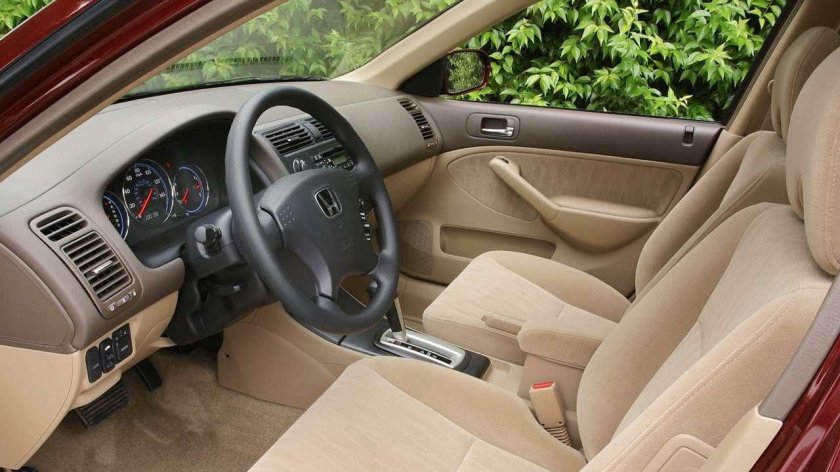 Honda Civic 2005 седан салон