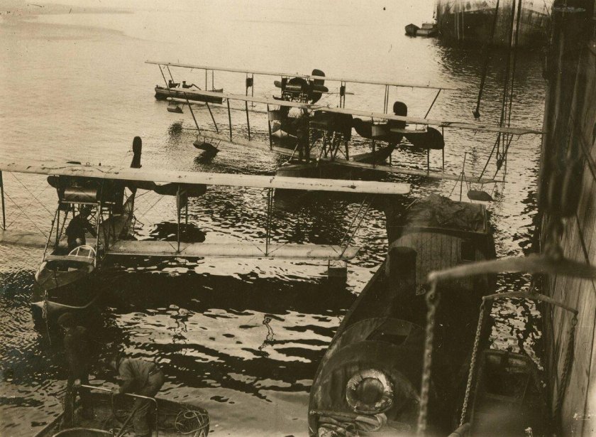 Авианосное судно орлица