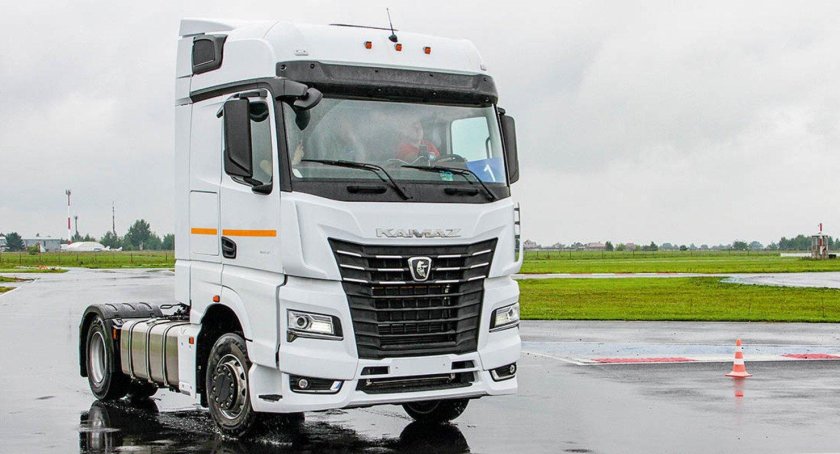 Тягач КАМАЗ-54901