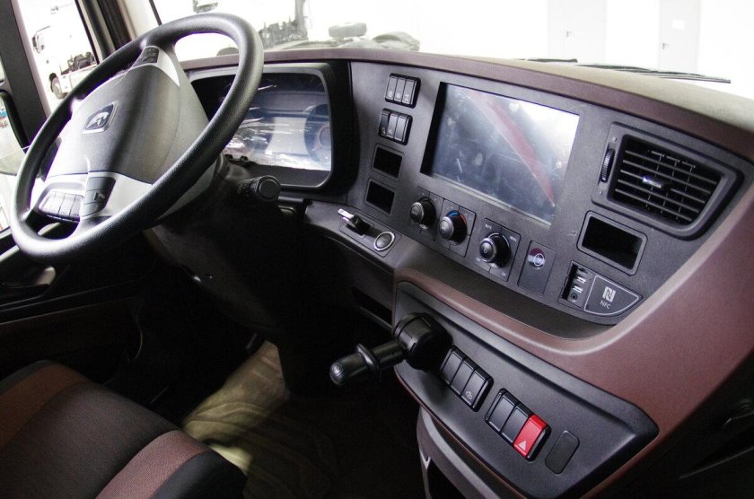 Тягач КАМАЗ-54901