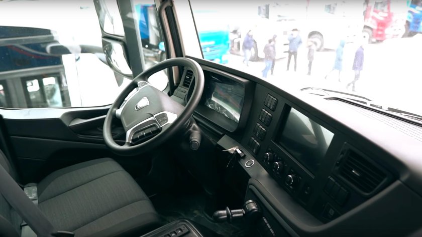 КАМАЗ 54901 салон кабины