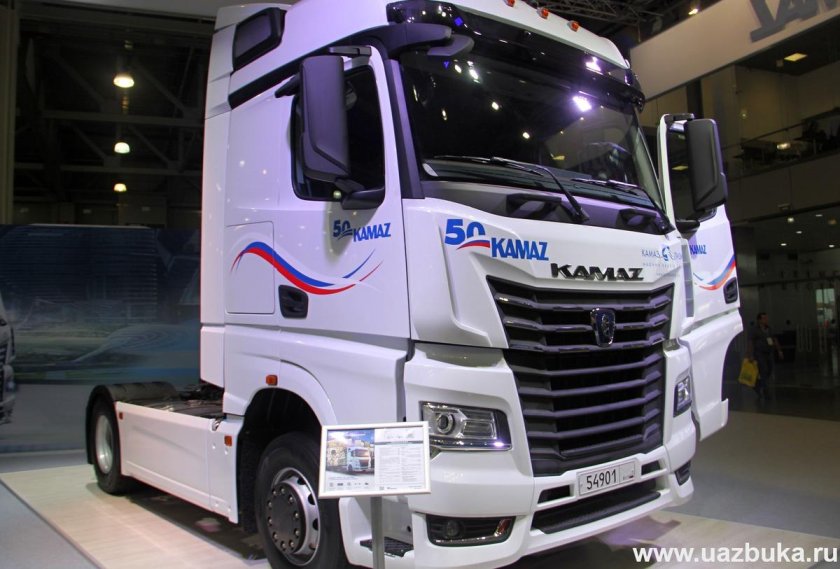 Тягач КАМАЗ-54901