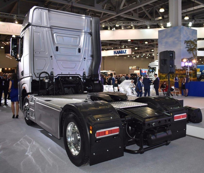 Тягач КАМАЗ-54901