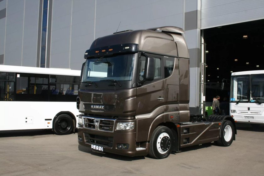 Седельный тягач КАМАЗ 5490