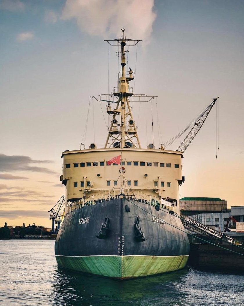 Санкт-Петербург набережная лейтенанта Шмидта 23 ледокол Красин