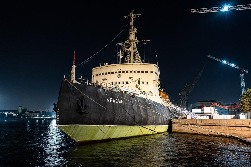 Санкт-Петербург набережная лейтенанта Шмидта 23 ледокол Красин