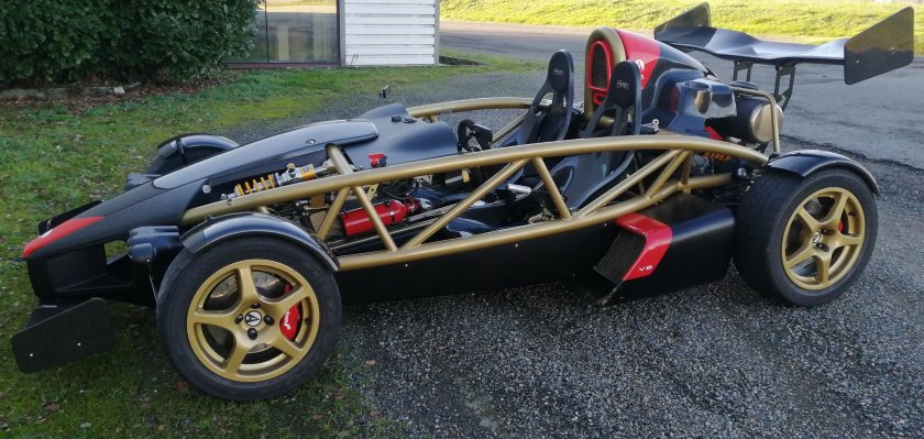 Ariel atom 500 v 8