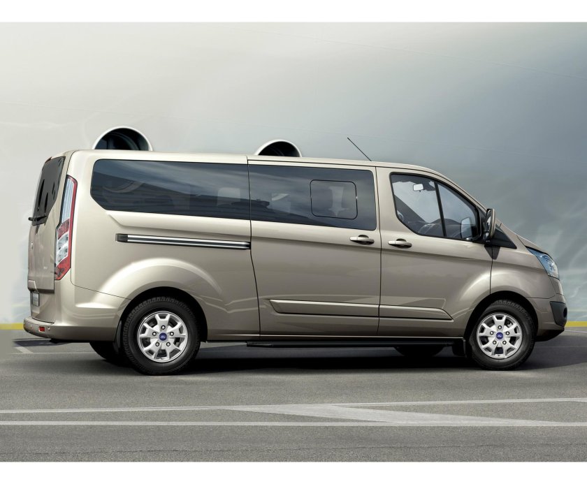 Ford Tourneo Custom 2013
