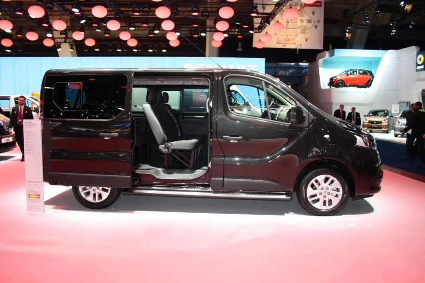 Рено трафик 8+1