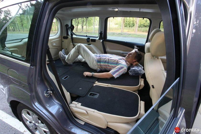 Ford Galaxy 2008 спальное место