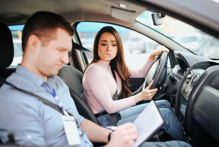 Инструктор за рулем