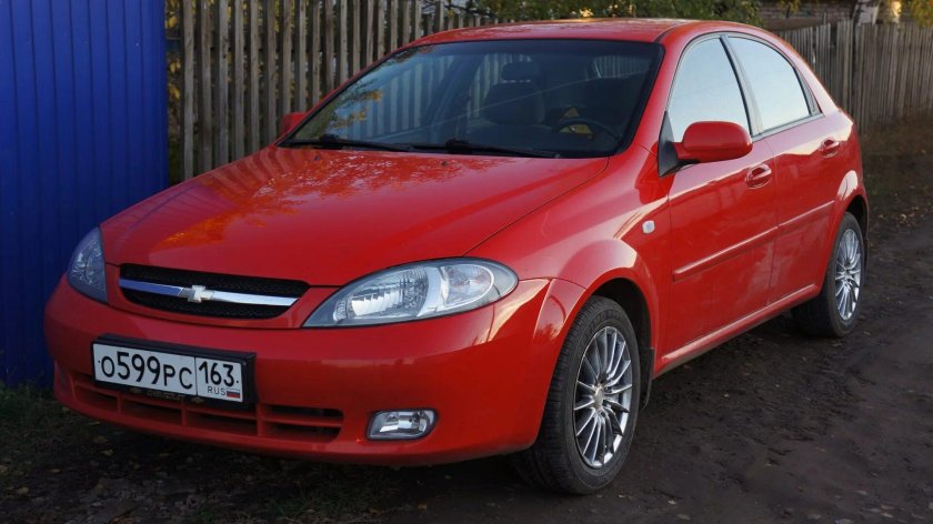 Chevrolet Lacetti красный