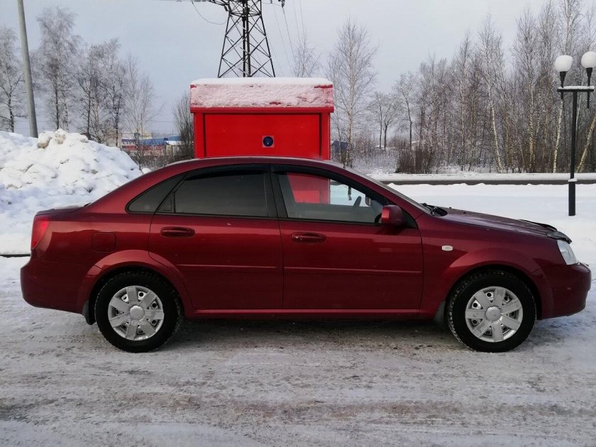 Шевроле Лачетти красная