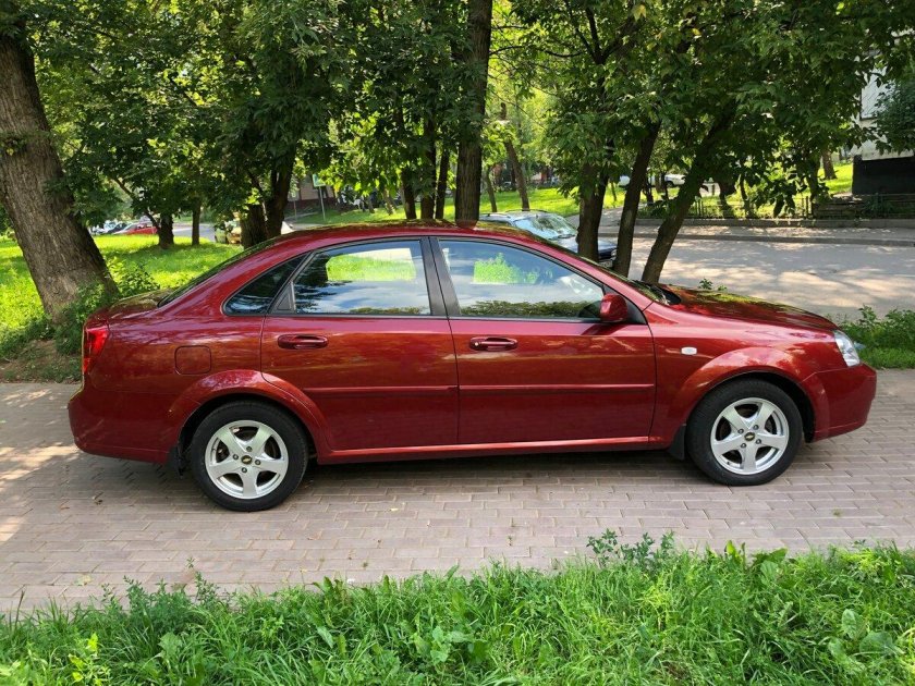 Chevrolet Lacetti красный
