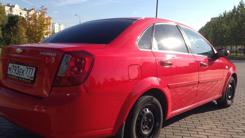 Шевроле Лачетти красная