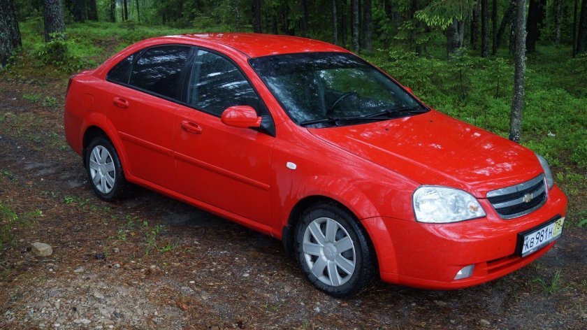 Лачетти седан 1.6 красная