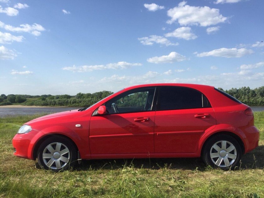 Chevrolet Lacetti красный