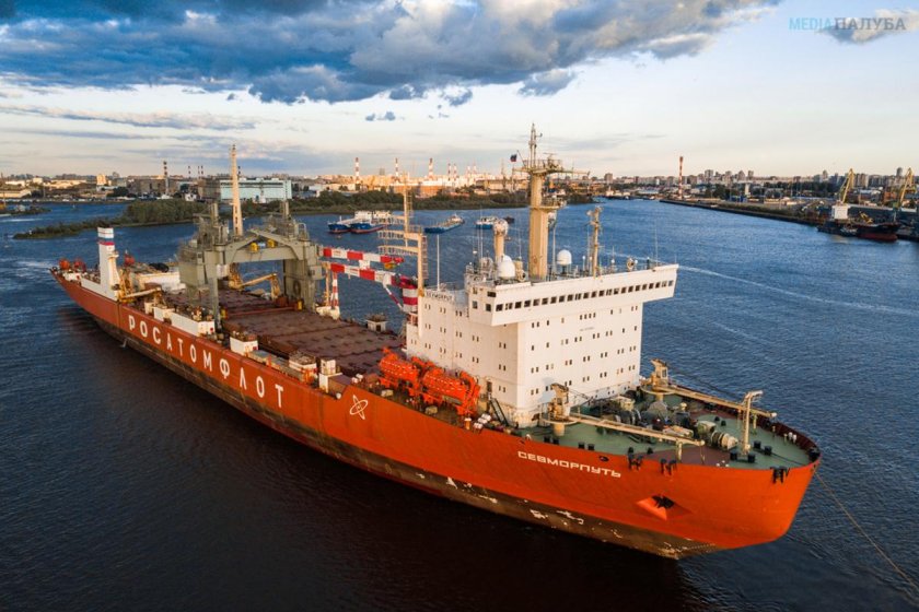 Лихтеровоз-контейнеровоз «Севморпуть»