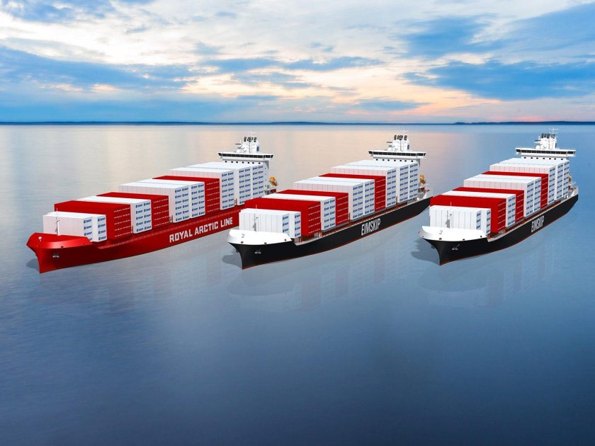 Контейнеровоз в Арктике