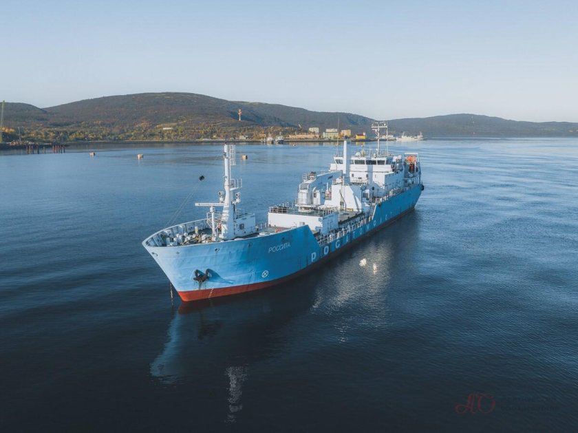 Судно россита контейнеровоз