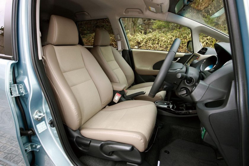 Honda Fit Shuttle Hybrid 2011