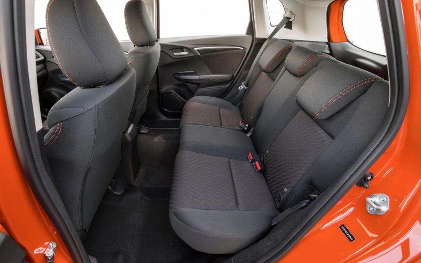 Хонда фит салон сзади