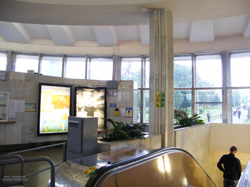 Южный вестибюль станции Ботанический сад