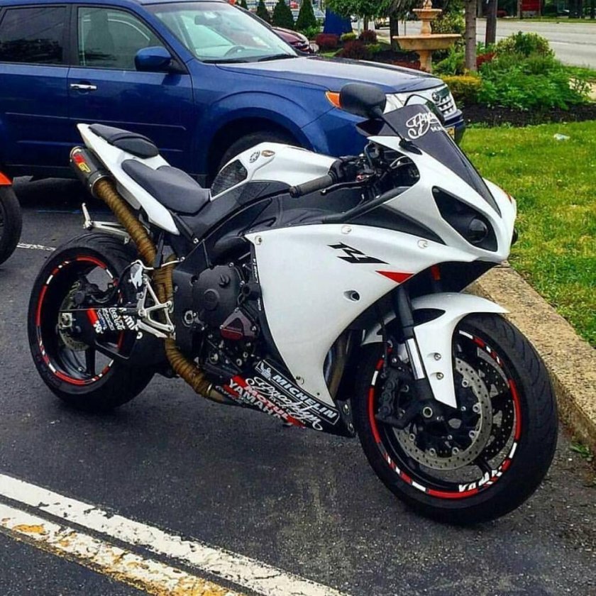 Yamaha r1