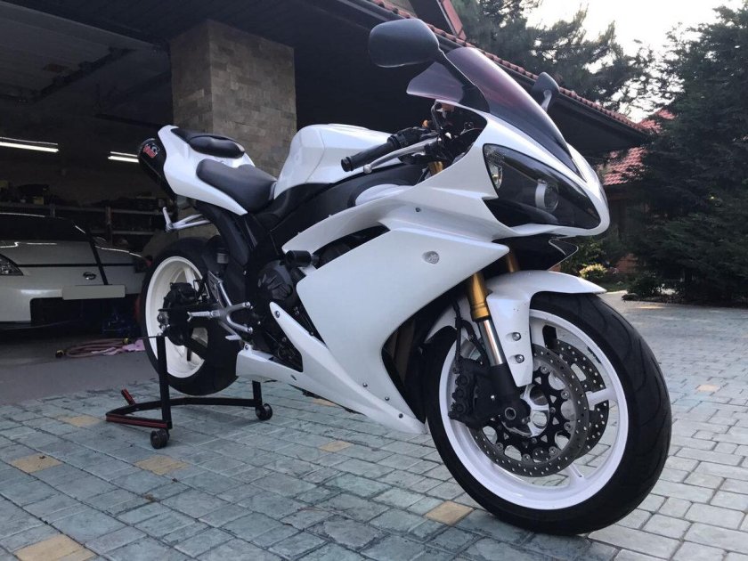 Yamaha r1 белый