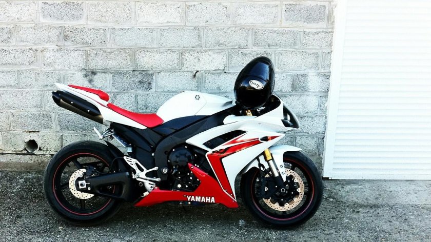 Спортбайк Ямаха р1
