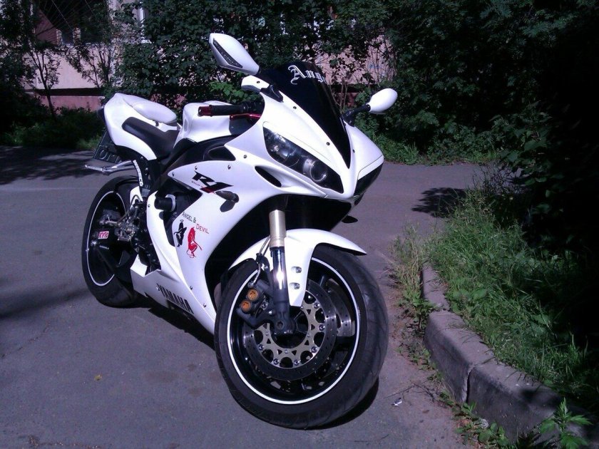 Yamaha r1 белый