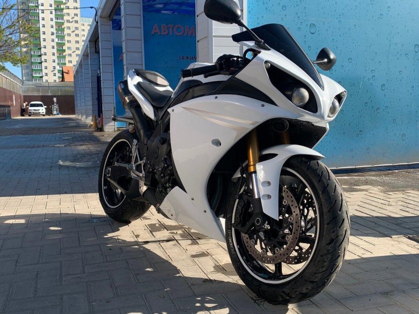 Honda CBR 600 белая