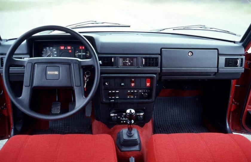 Volvo 244 Interior