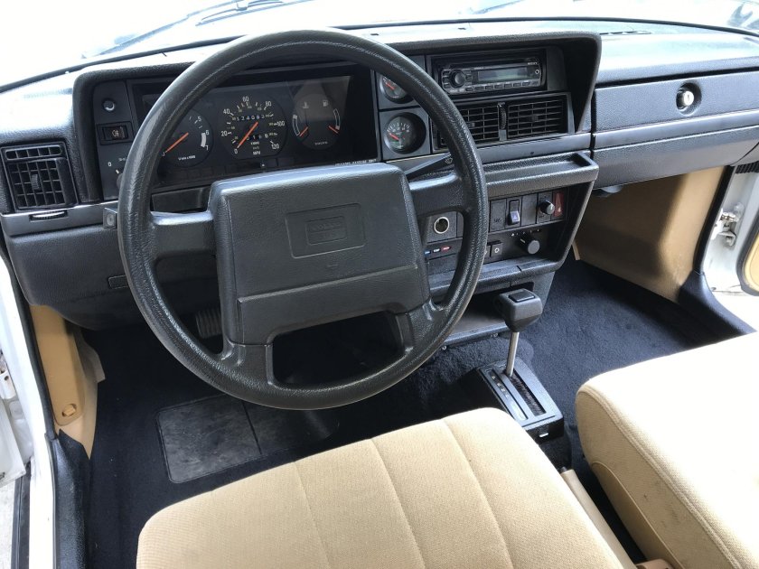 Volvo 240 салон