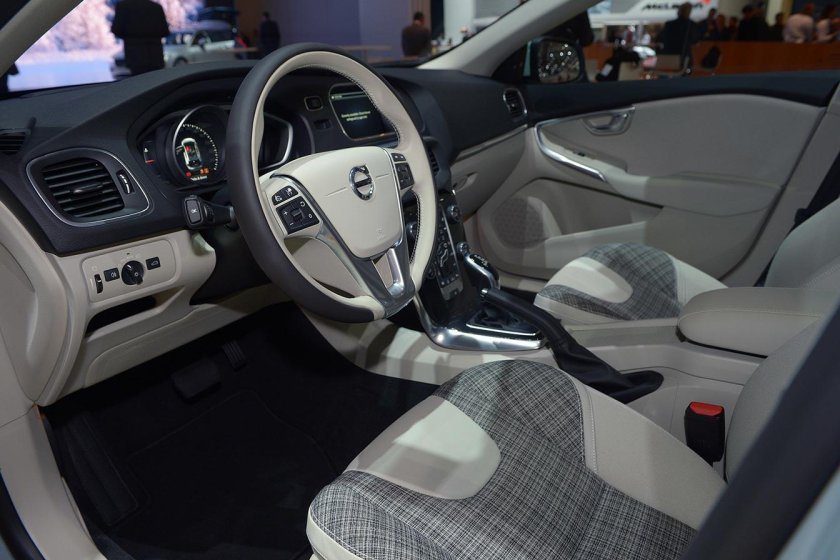 Volvo v40 салон