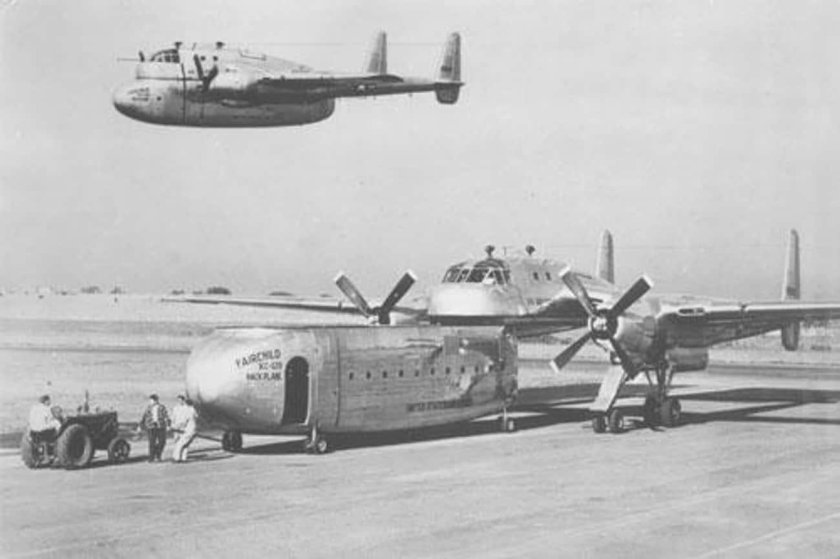 Самолет c-119 Flying Boxcar