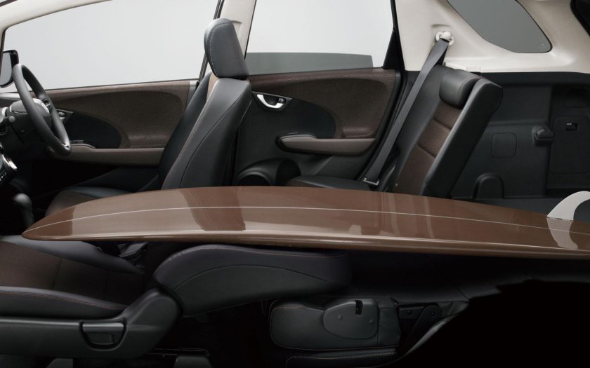 Honda Fit Shuttle салон