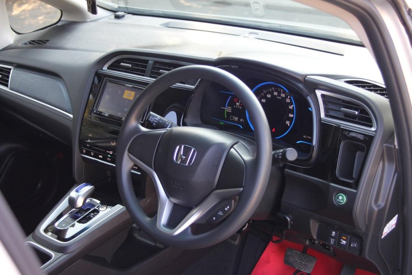 Honda Shuttle Hybrid 2017 салон