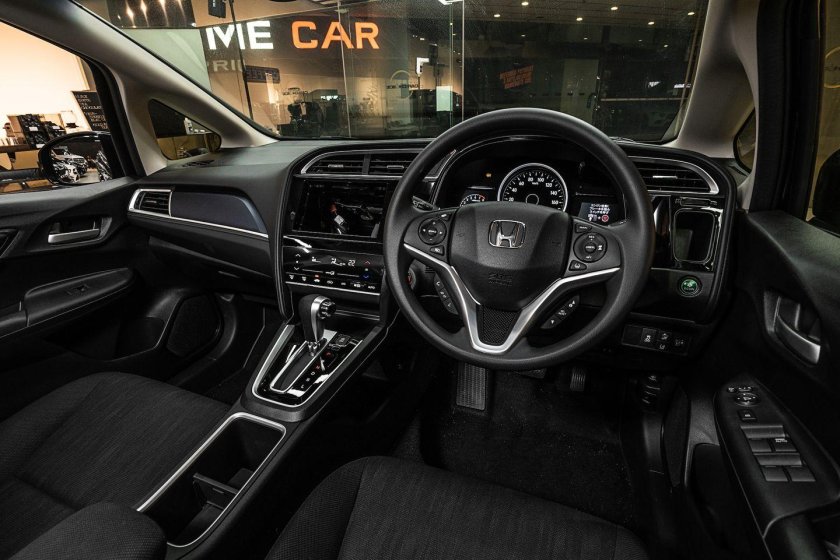 Honda shuttle hybrid 2017 салон